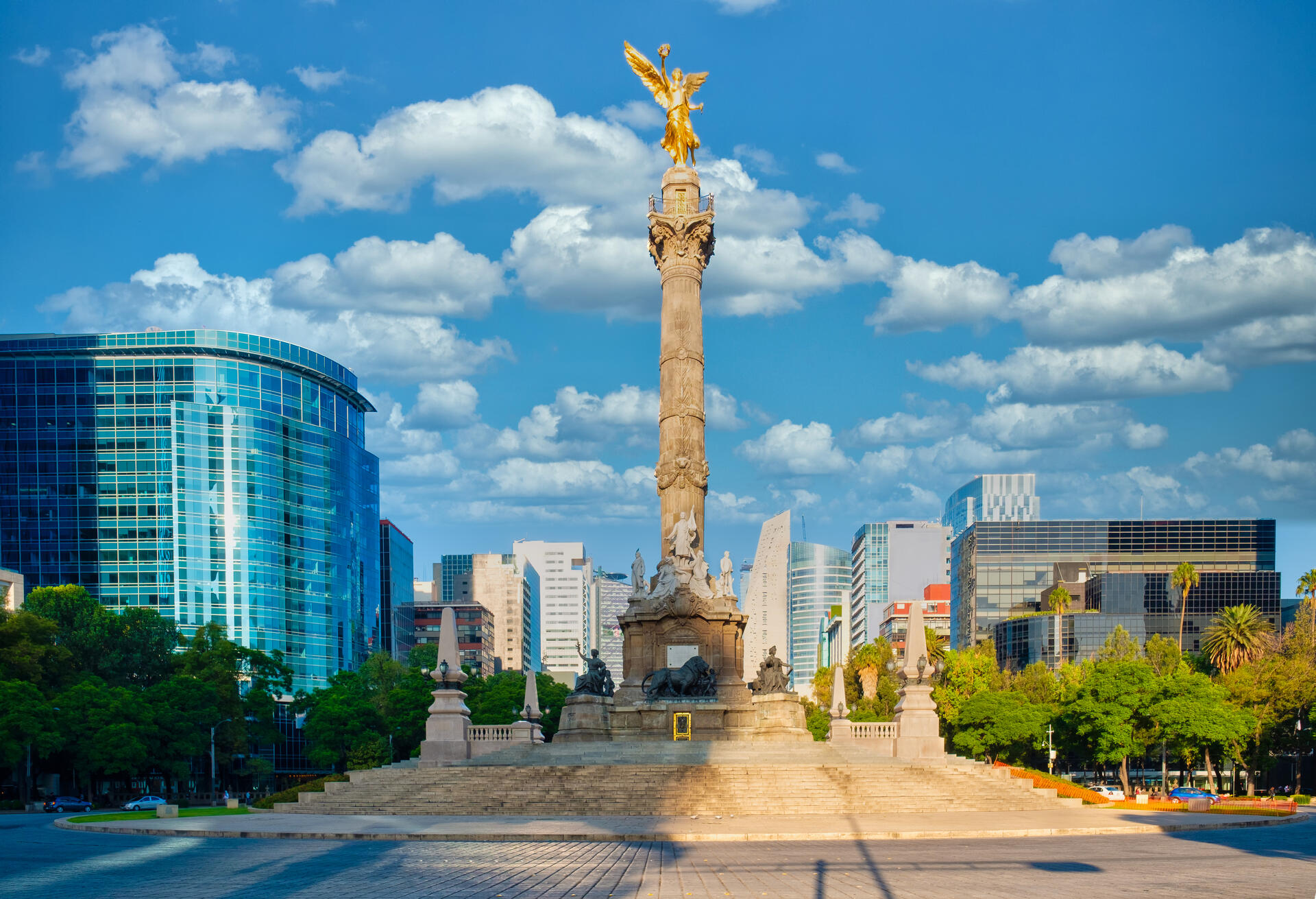 amerika-mexiko-mewan-der-engel-der-unabhaengigkeit-am-paseo-de-la-reforma-ein-symbol-von-mexiko-stadt-shutterstock_1692597880.jpg