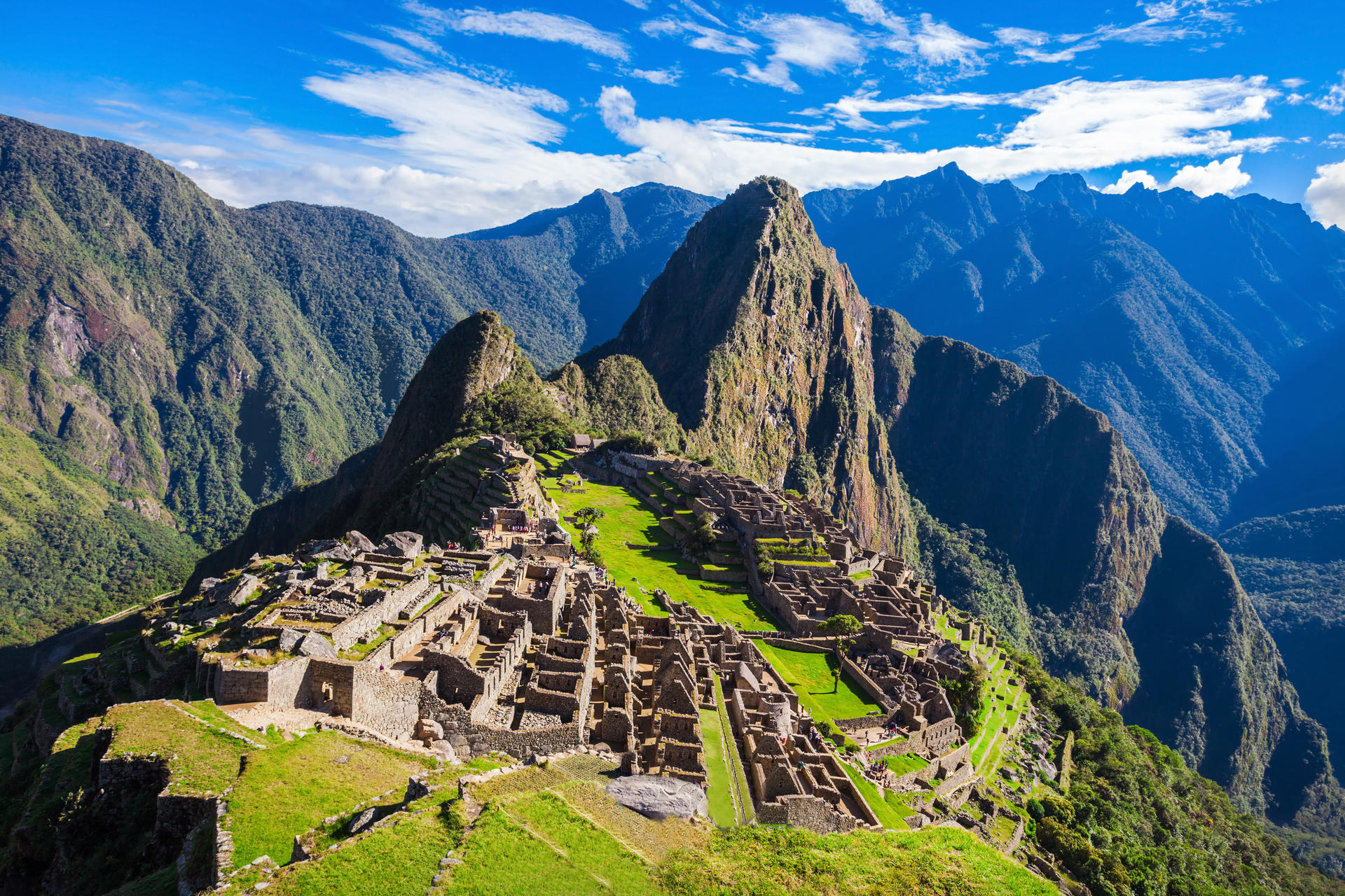 Inkastätte Machu Picchu mit dem Felskegel des Huayna Picchu